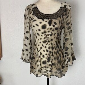 1238EUC Nicola  Chic Women's Black and Cream Top. SzM